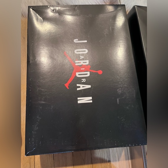 Nike Air Jordan Men’s Retro 1 White/Black/Powder Blue Sneakers - Picture 10 of 11